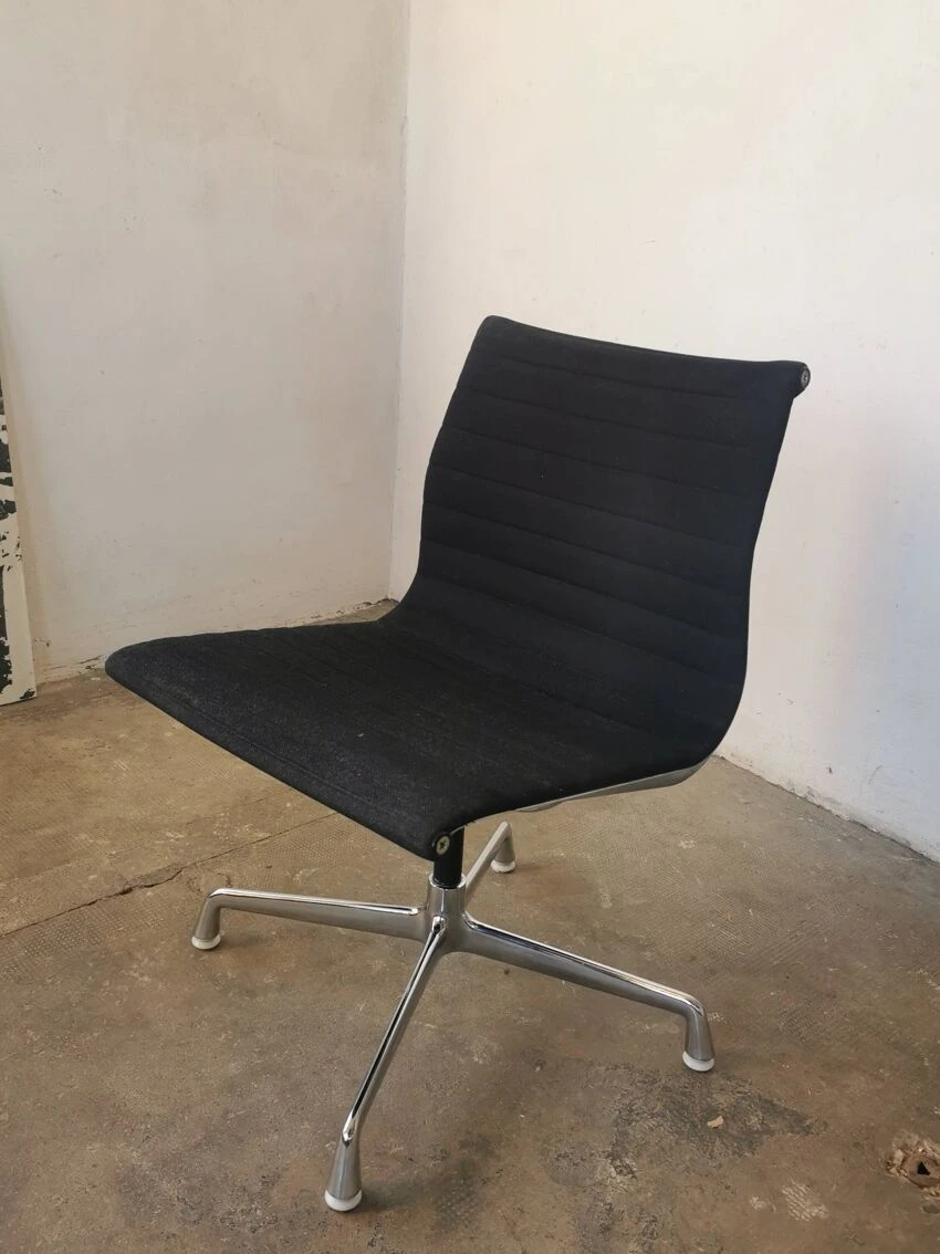 Charles & Ray Eames Swivel Chair For Herman Miller Model Aluminum Group EA 106 - Image 5