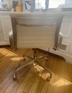 Aluminum Chair EA131/132 Eames Herman Miller