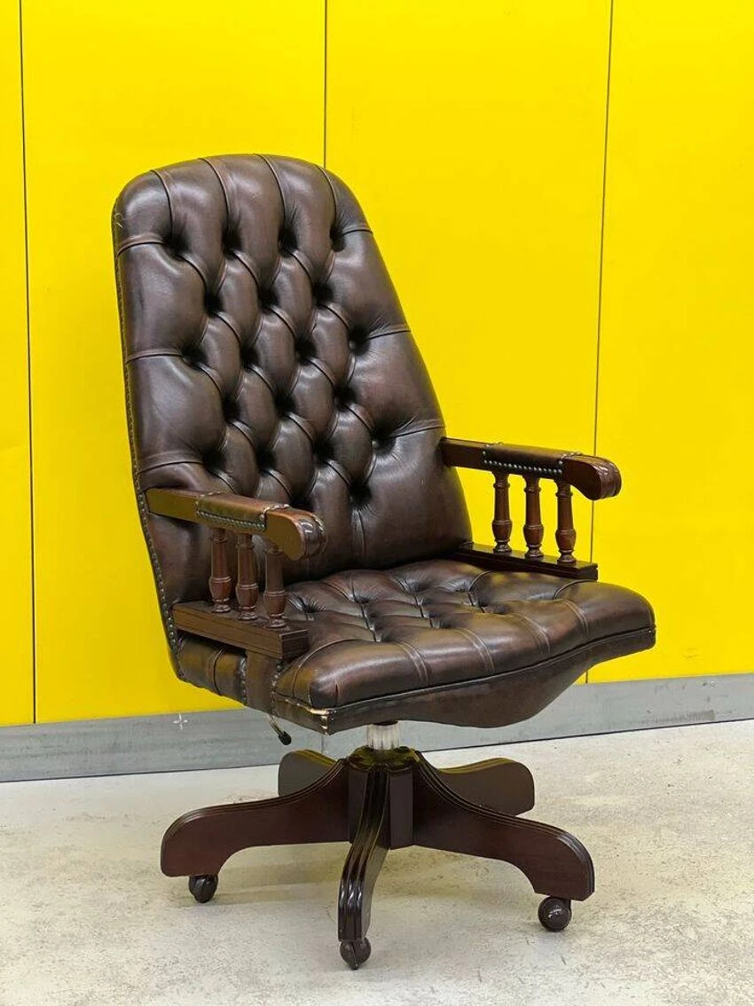 The Mountbatten Chesterfield Swivel Chair