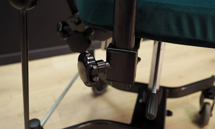 Green Office Armchair, Danish Design, 1970s, Production: Denmark - Image 9