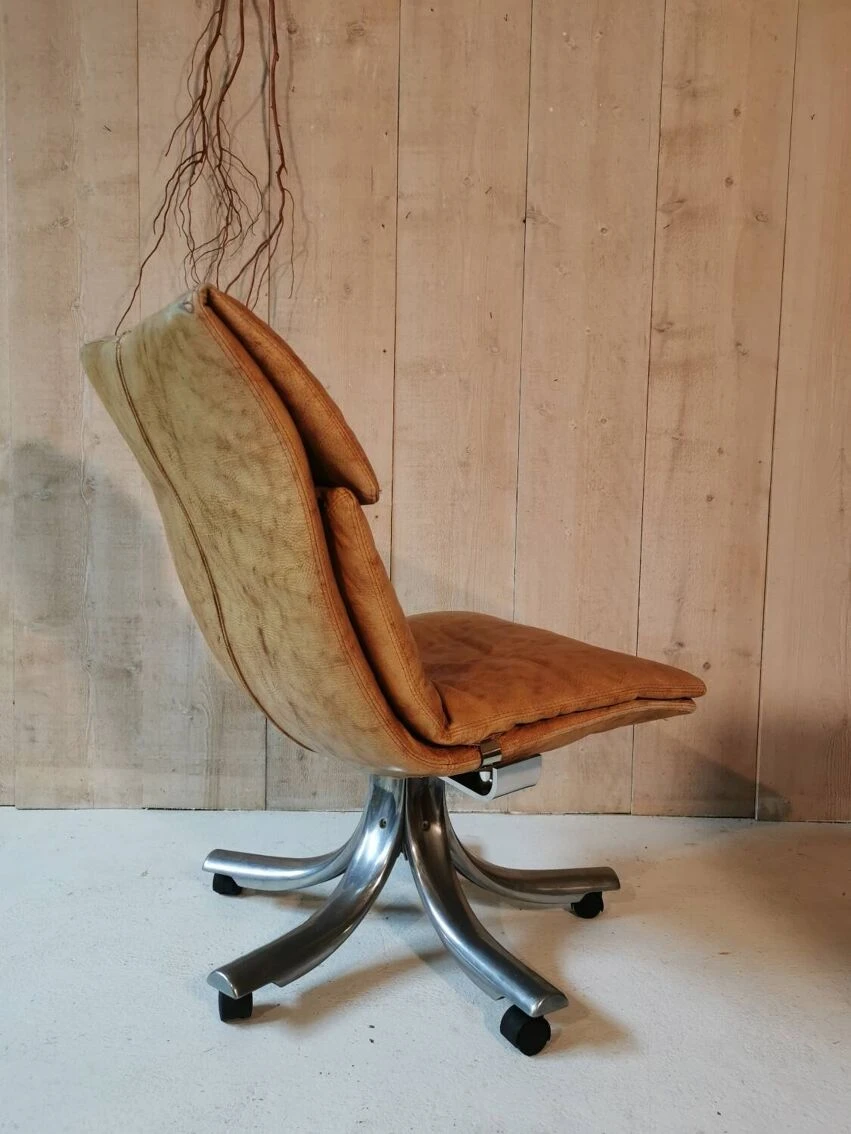 Swivel Leather Armchair - Image 3