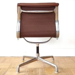 4 Vintage Office Chairs / Armchairs In Brown Leather Model Soft Pad EA406 (former EA206) By Charles And Ray Eames Edition Herman Miller, 1970