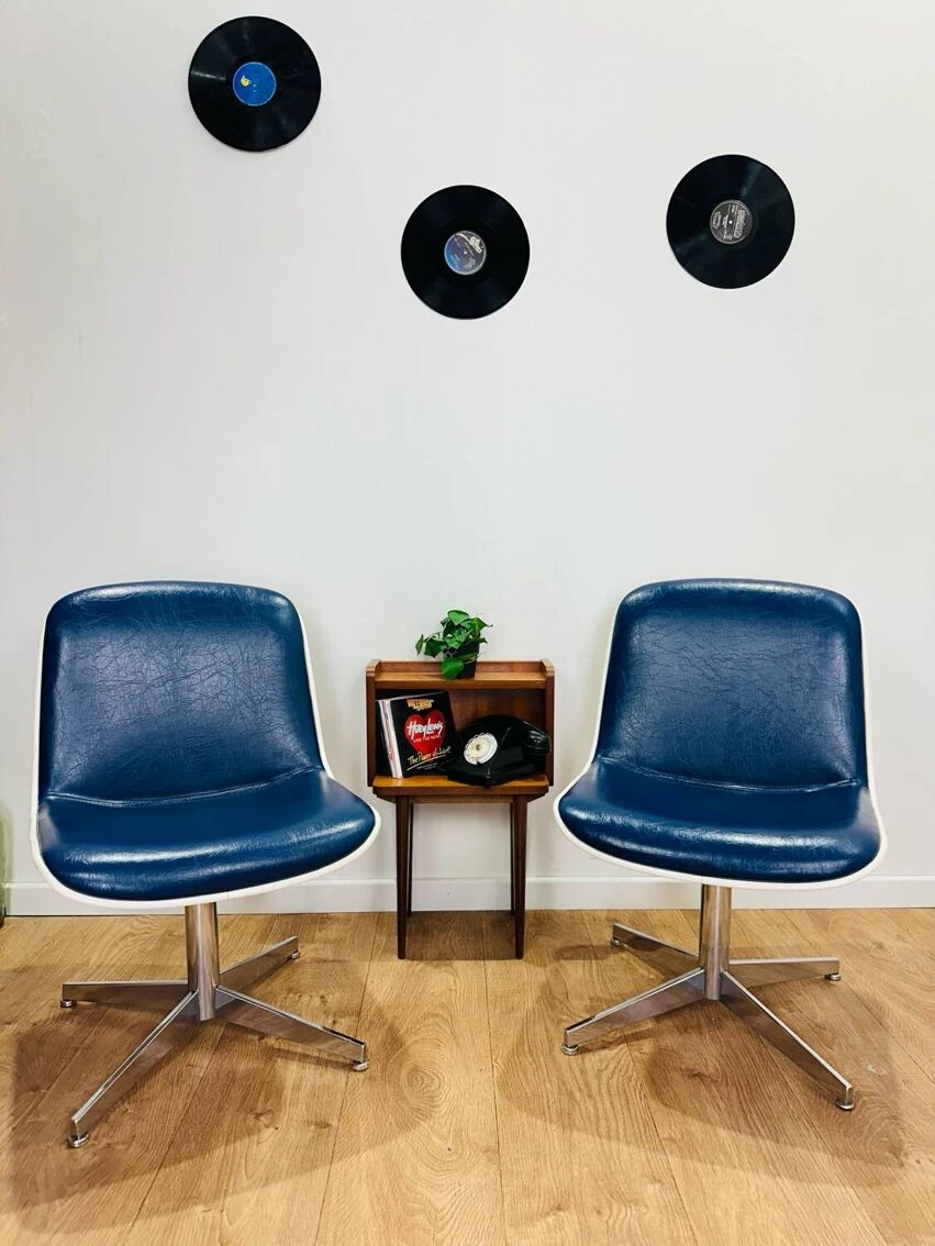 2 Strafor Chairs - Image 5