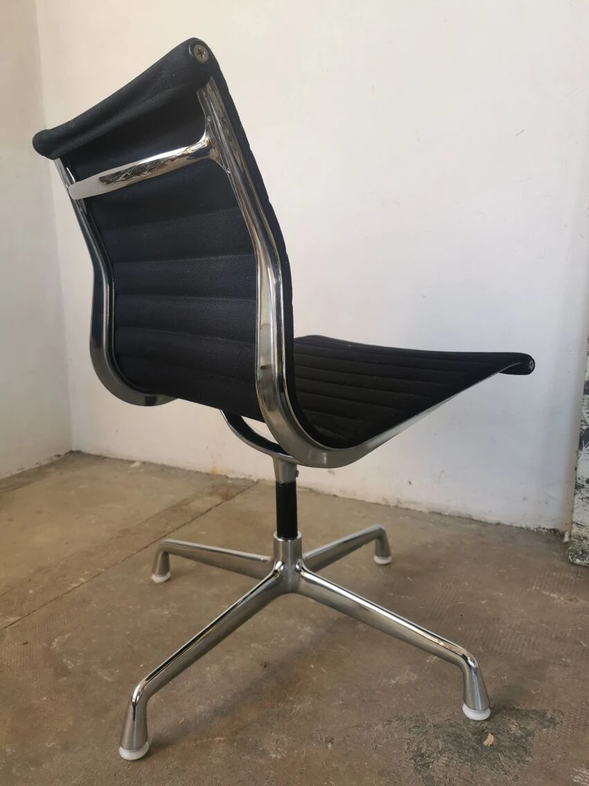 Charles & Ray Eames Swivel Chair For Herman Miller Model Aluminum Group EA 106 - Image 11
