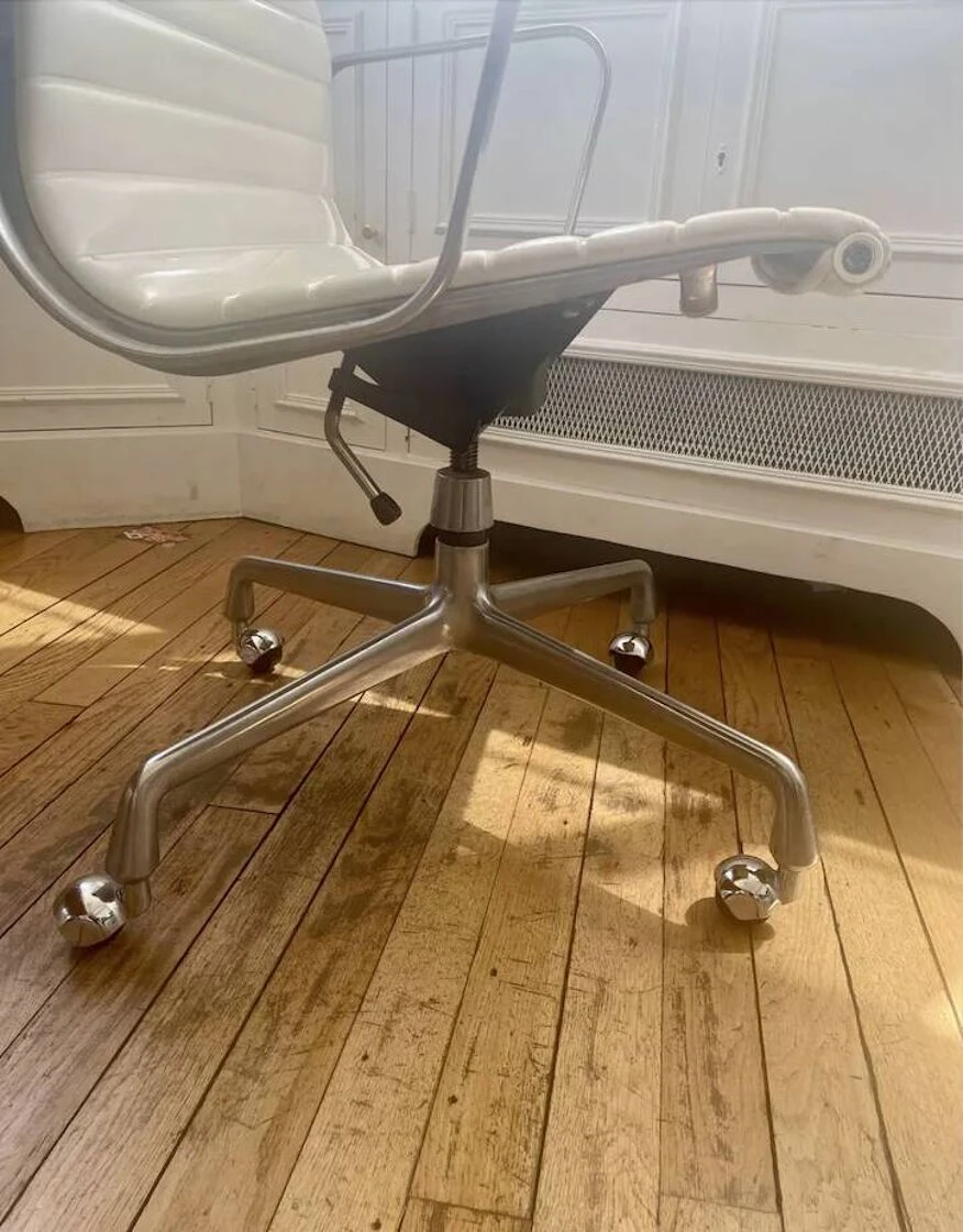 Aluminum Chair EA131/132 Eames Herman Miller - Image 6